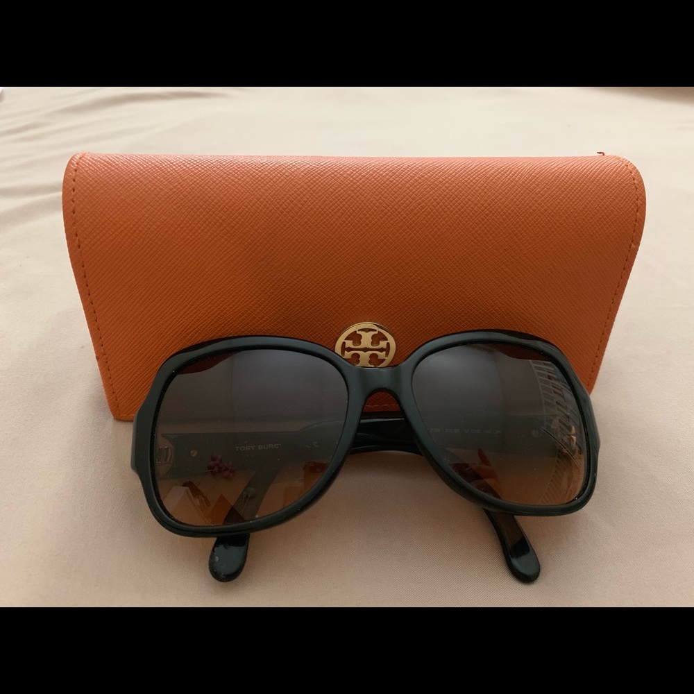 LIKE NEW 🕶Tory Burch Sunglasses 🕶